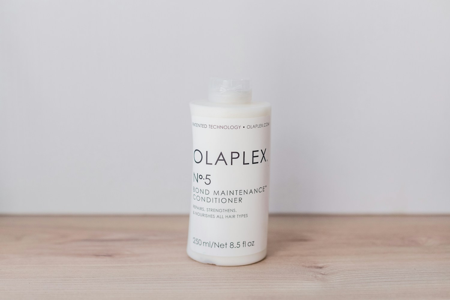 Olaplex Nº.5 BOND MAINTENANCE™ STRENGTHENING CONDITIONER FULL SIZE 250 ml